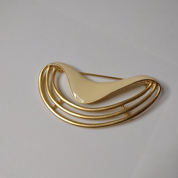 Gold Tone And Cream Colored Asymmetrical Brooch - Picture 6 of 6